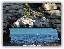 2015-Baia-dei-Faraglioni-Gargano.jpg